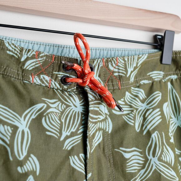 Tommy Bahama Boardshorts Mens M Medium Green Blue Swim Hawaiian Floral Print‎ - Picture 3 of 9